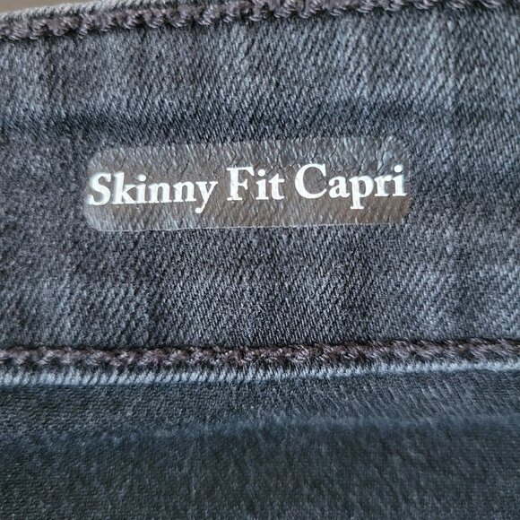 Judy Blue Skinny Fit Capri Jeans, Women’s Plus Jeans 20W, Distressed, Black, EUC - Picture 5 of 9